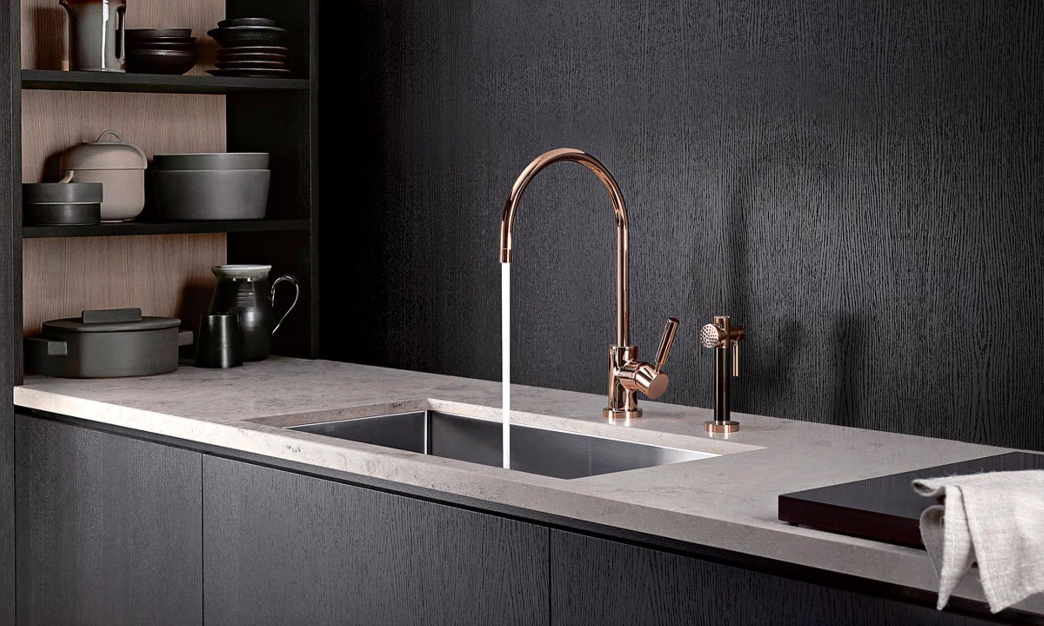 Dornbracht Cyprum Armatur in Champagner-Gold-Optik – Detailansicht für die Küchen-Armatur-Auswahl